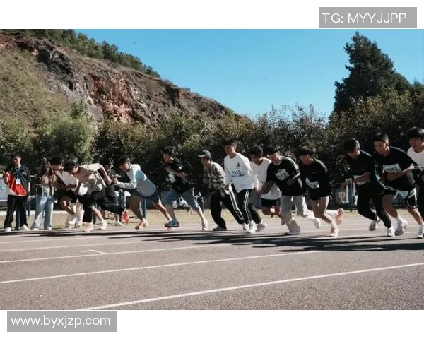 五万人足球场的激情与梦想汇聚地，见证无数精彩瞬间与青春热血的舞台